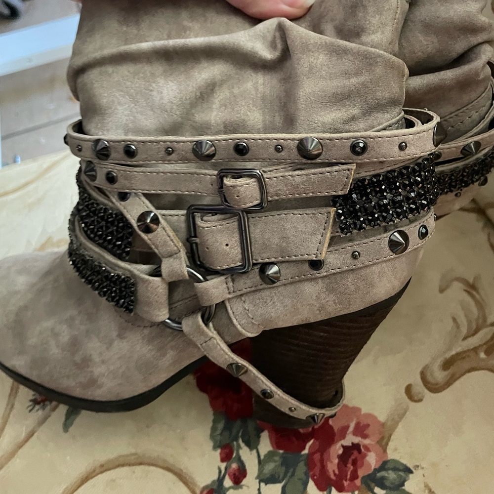 Daisy Fuentes booties worn twice